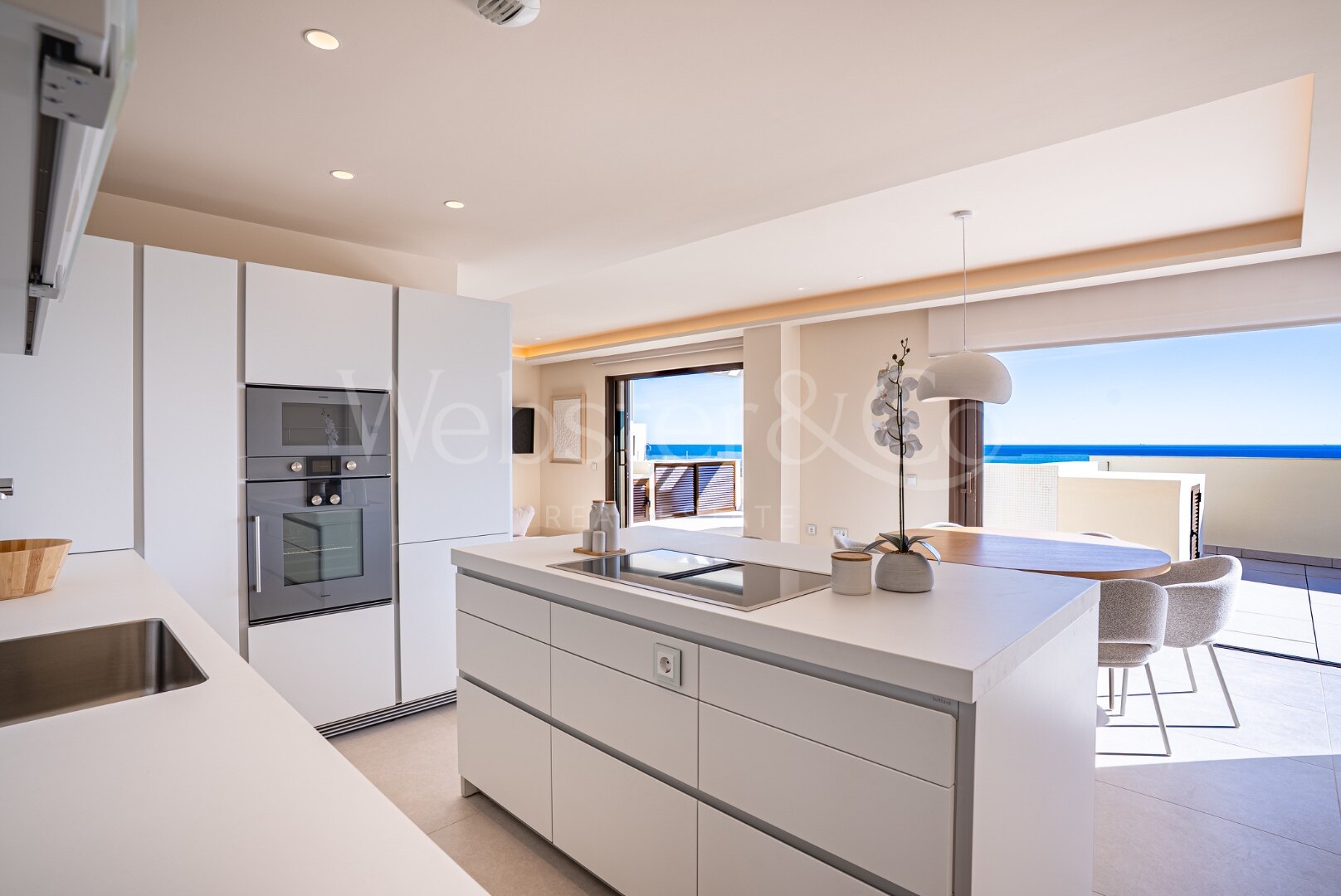 Penthouse Velaya - Frontline Beach Home, Estepona