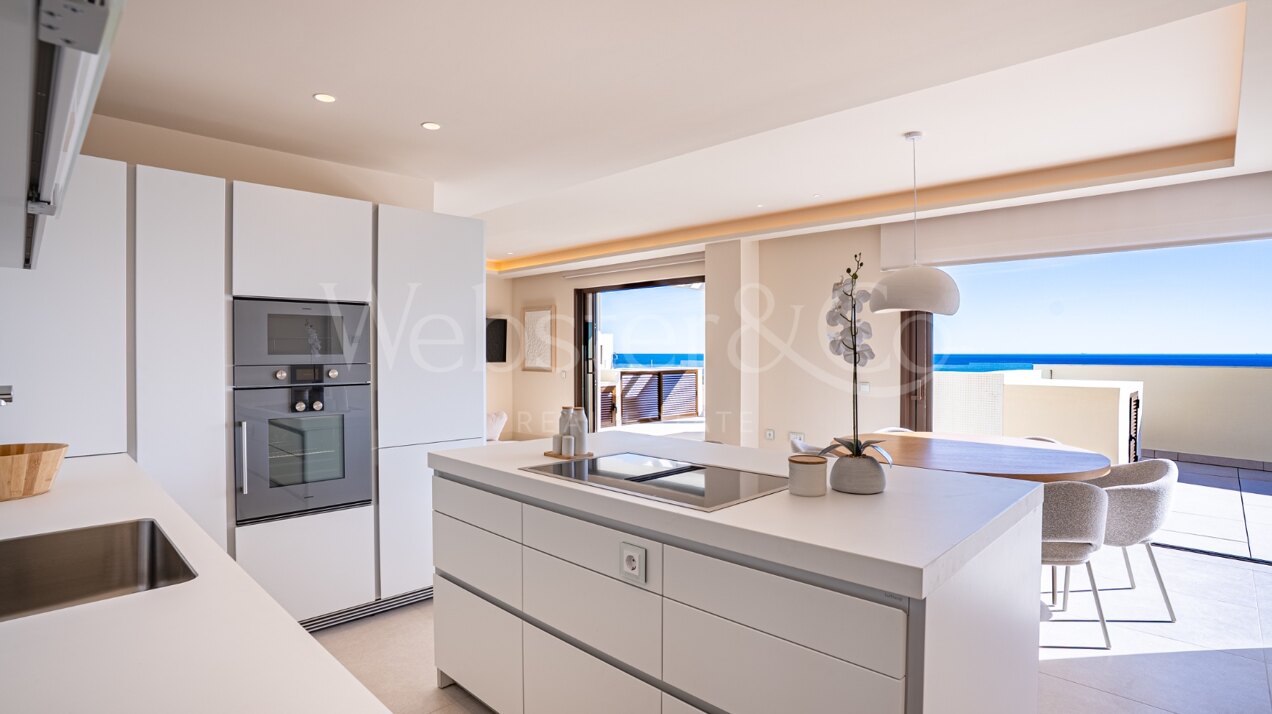 Penthouse Velaya - Frontline Beach Home, Estepona