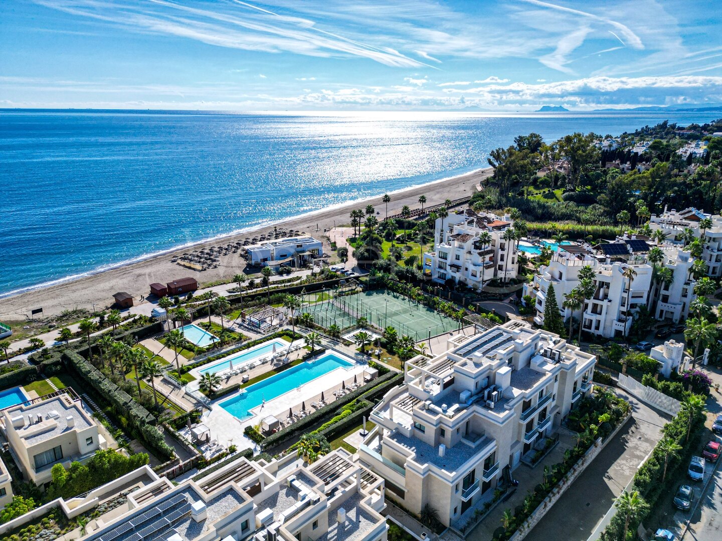 Penthouse Velaya - Frontline Beach Home, Estepona