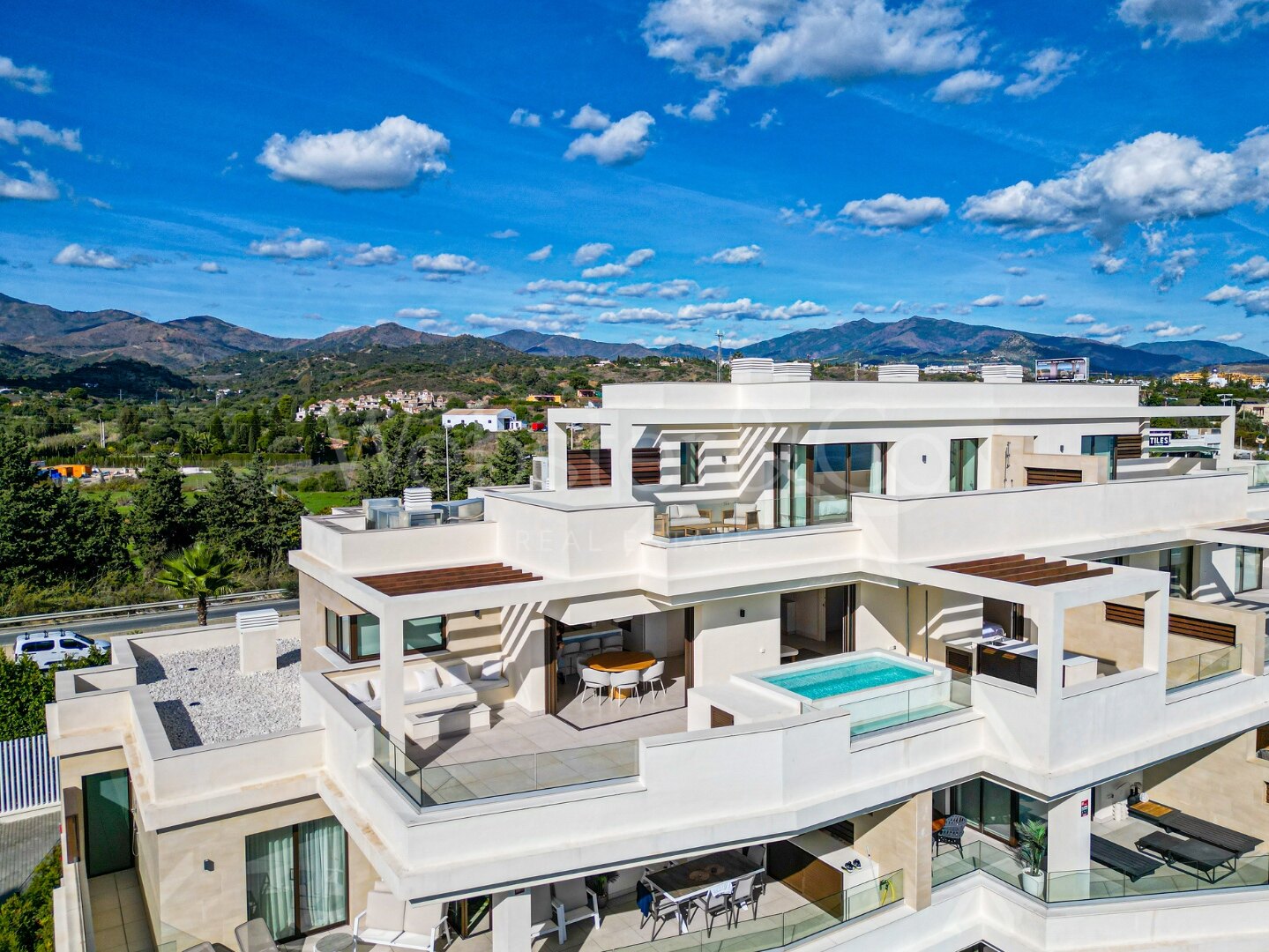 Penthouse Velaya - Frontline Beach Home, Estepona