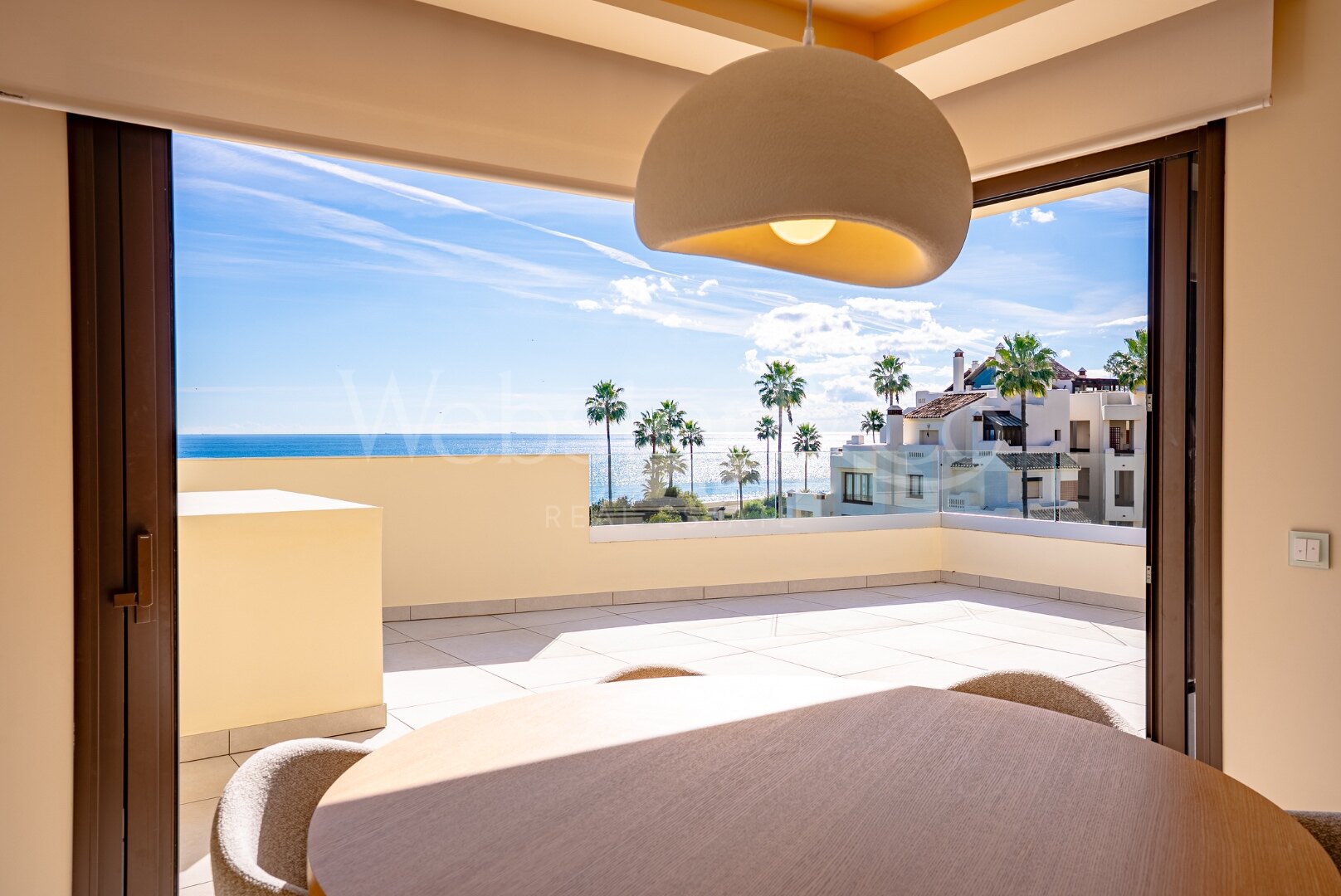 Penthouse Velaya - Frontline Beach Home, Estepona