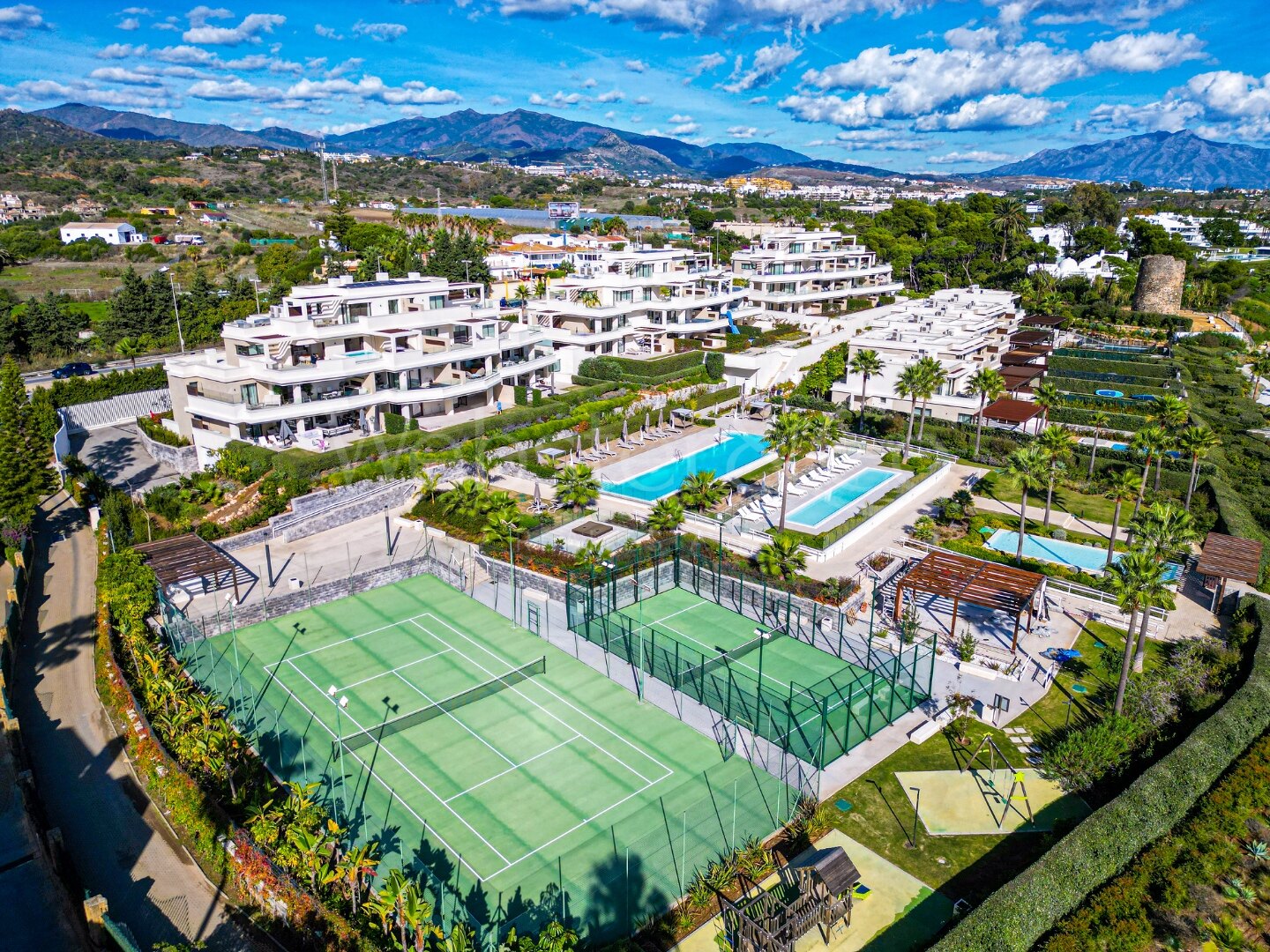 Penthouse Velaya - Frontline Beach Home, Estepona