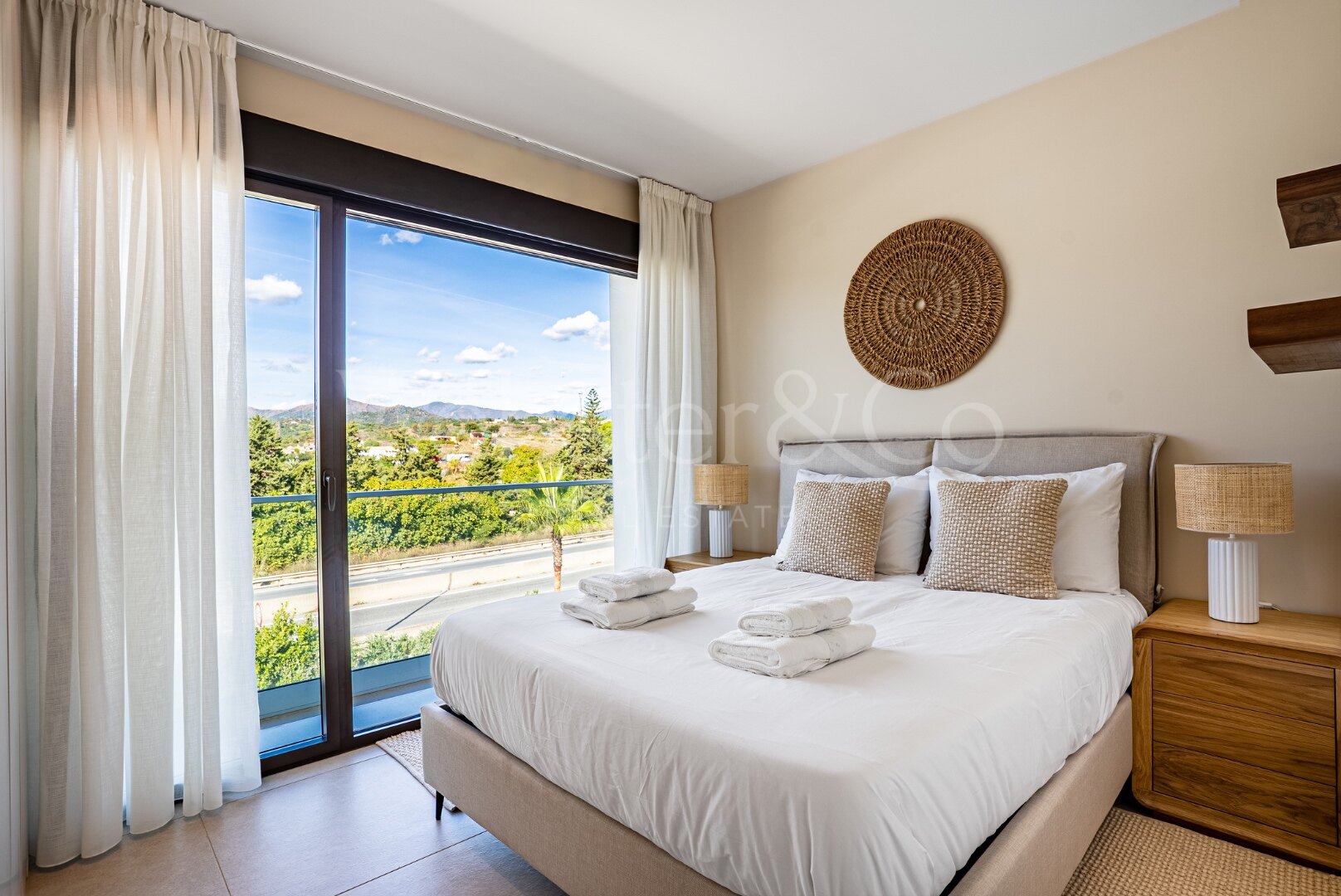 Penthouse Velaya - Frontline Beach Home, Estepona