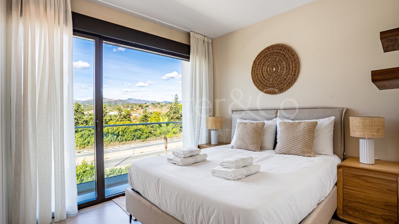 Penthouse Velaya - Frontline Beach Home, Estepona