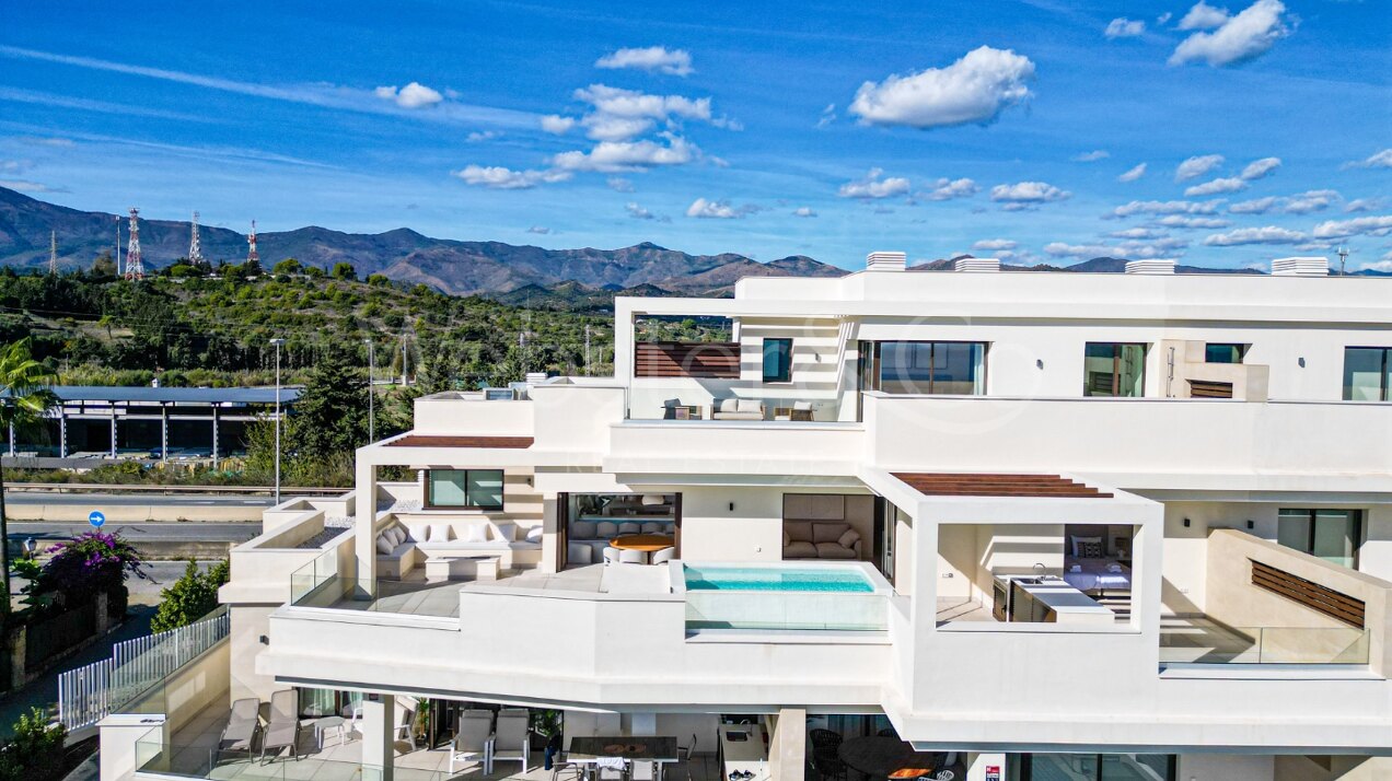 Penthouse Velaya - Frontline Beach Home, Estepona