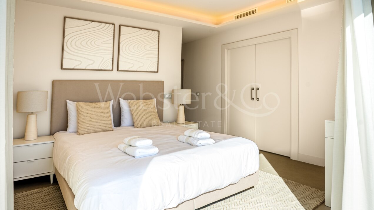 Penthouse Velaya - Frontline Beach Home, Estepona