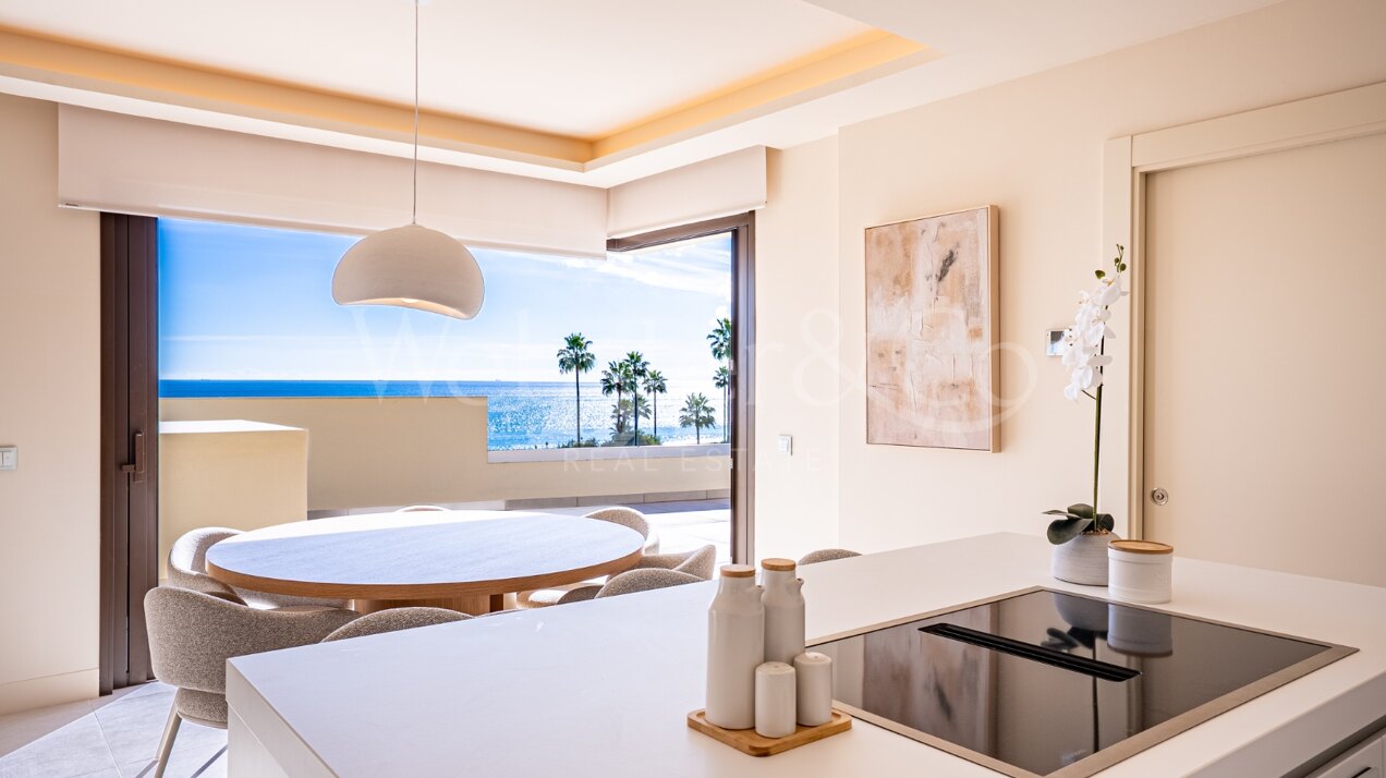 Penthouse Velaya - Frontline Beach Home, Estepona