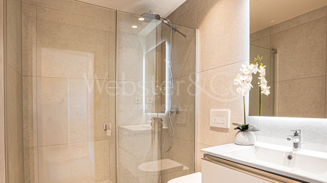 Penthouse Velaya - Frontline Beach Home, Estepona