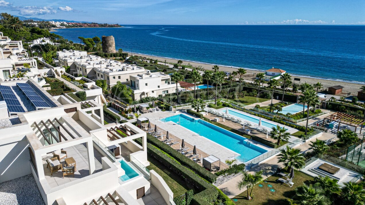 Penthouse Velaya - Frontline Beach Home, Estepona