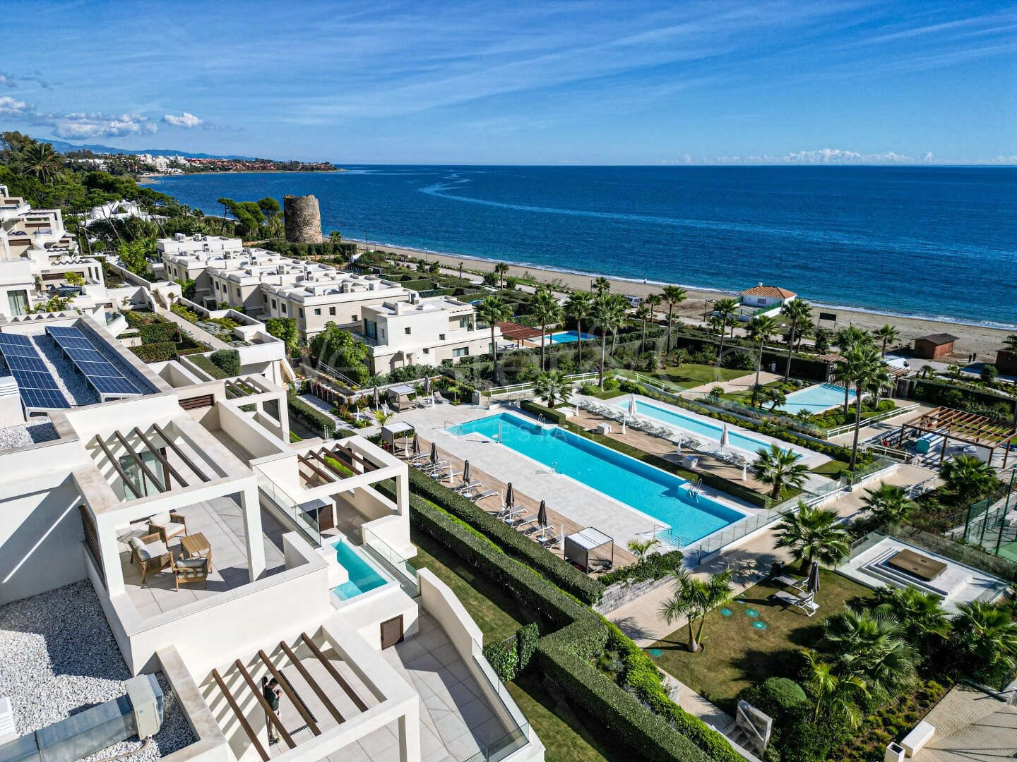 Penthouse Velaya - Frontline Beach Home, Estepona