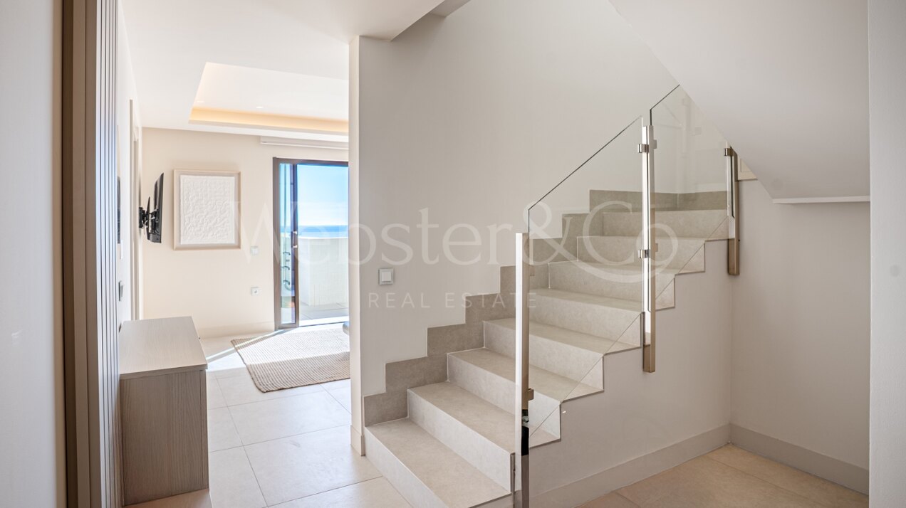 Penthouse Velaya - Frontline Beach Home, Estepona