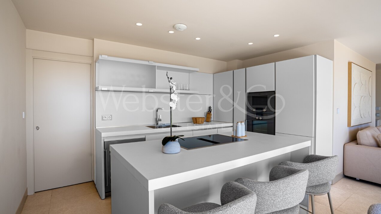 Penthouse Velaya - Frontline Beach Home, Estepona