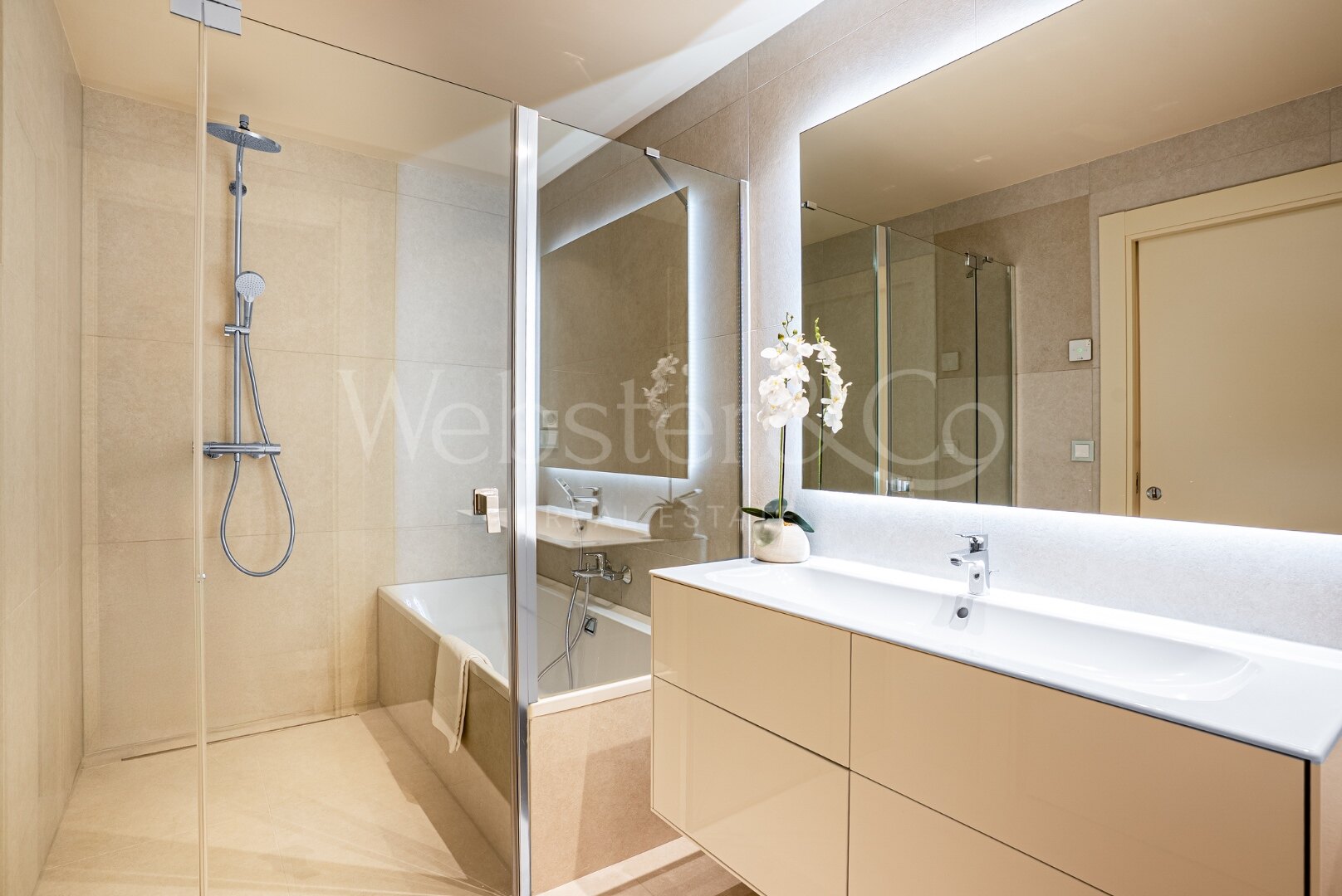 Penthouse Velaya - Frontline Beach Home, Estepona