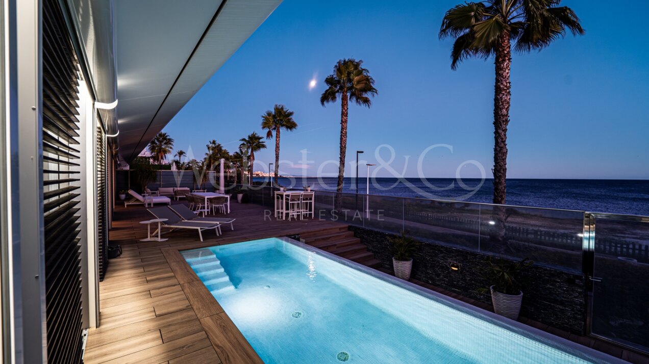 Casa Azul - Beach Front Luxury in Estepona