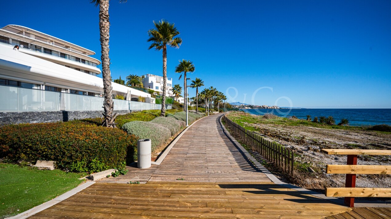 Casa Azul - Beach Front Luxury in Estepona