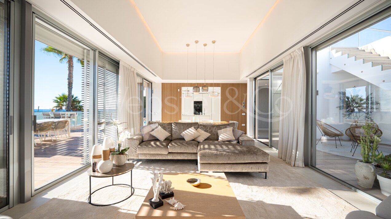 Casa Azul - Beach Front Luxury in Estepona