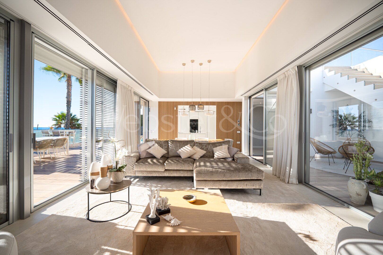 Casa Azul - Beach Front Luxury in Estepona