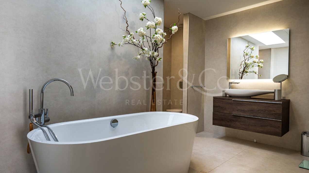 Casa Azul - Beach Front Luxury in Estepona