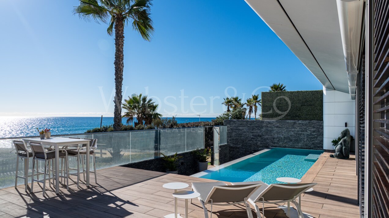 Casa Azul - Beach Front Luxury in Estepona