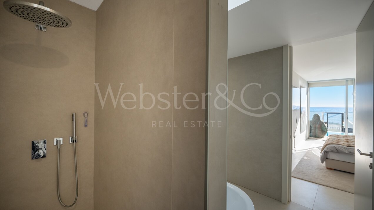 Casa Azul - Beach Front Luxury in Estepona