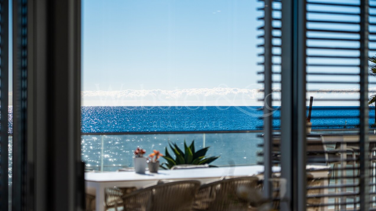 Casa Azul - Beach Front Luxury in Estepona