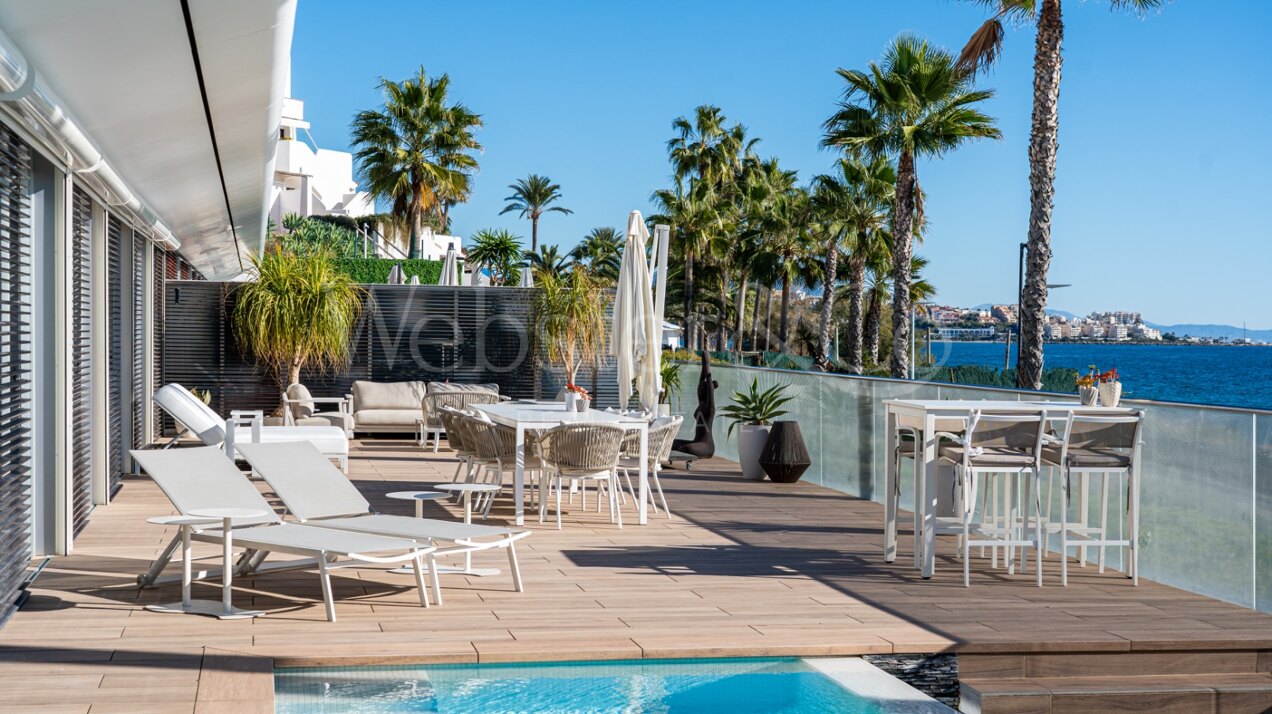 Casa Azul - Beach Front Luxury in Estepona