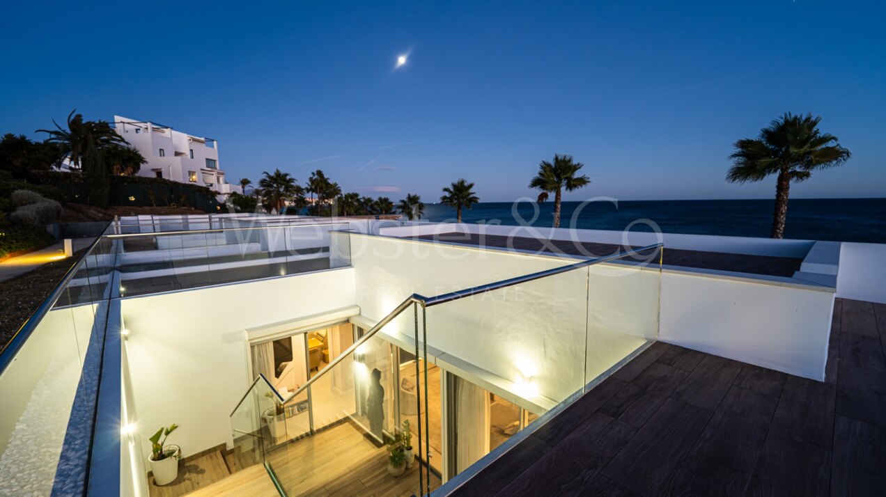 Casa Azul - Beach Front Luxury in Estepona