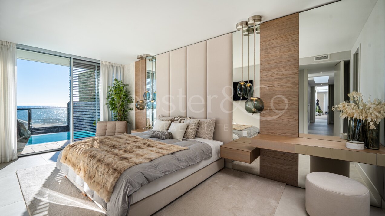 Casa Azul - Beach Front Luxury in Estepona