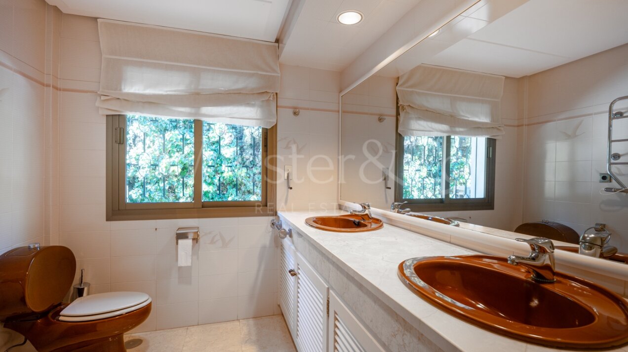 Villa La Fontana - Classical Luxury in Los Monteros