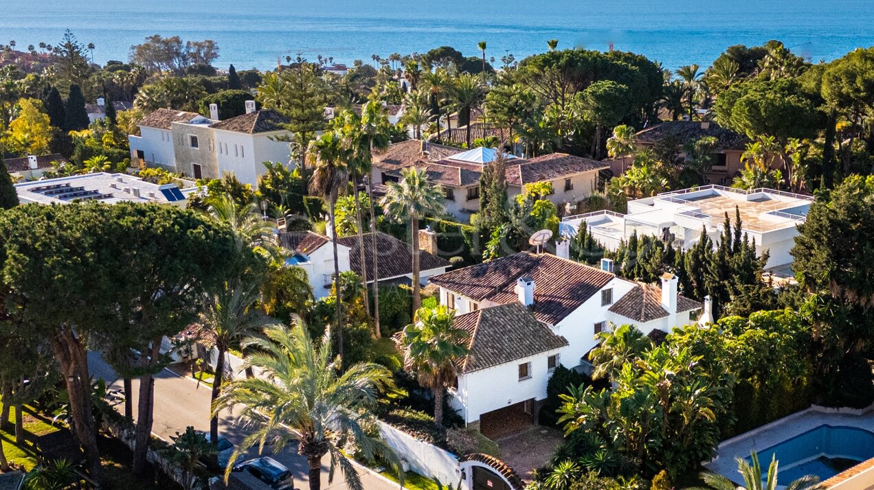 Villa La Fontana - Classical Luxury in Los Monteros