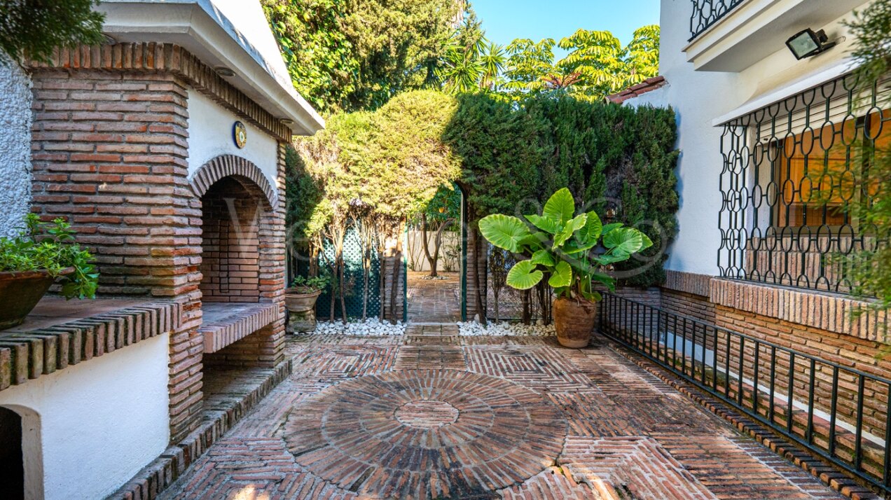 Villa La Fontana - Classical Luxury in Los Monteros