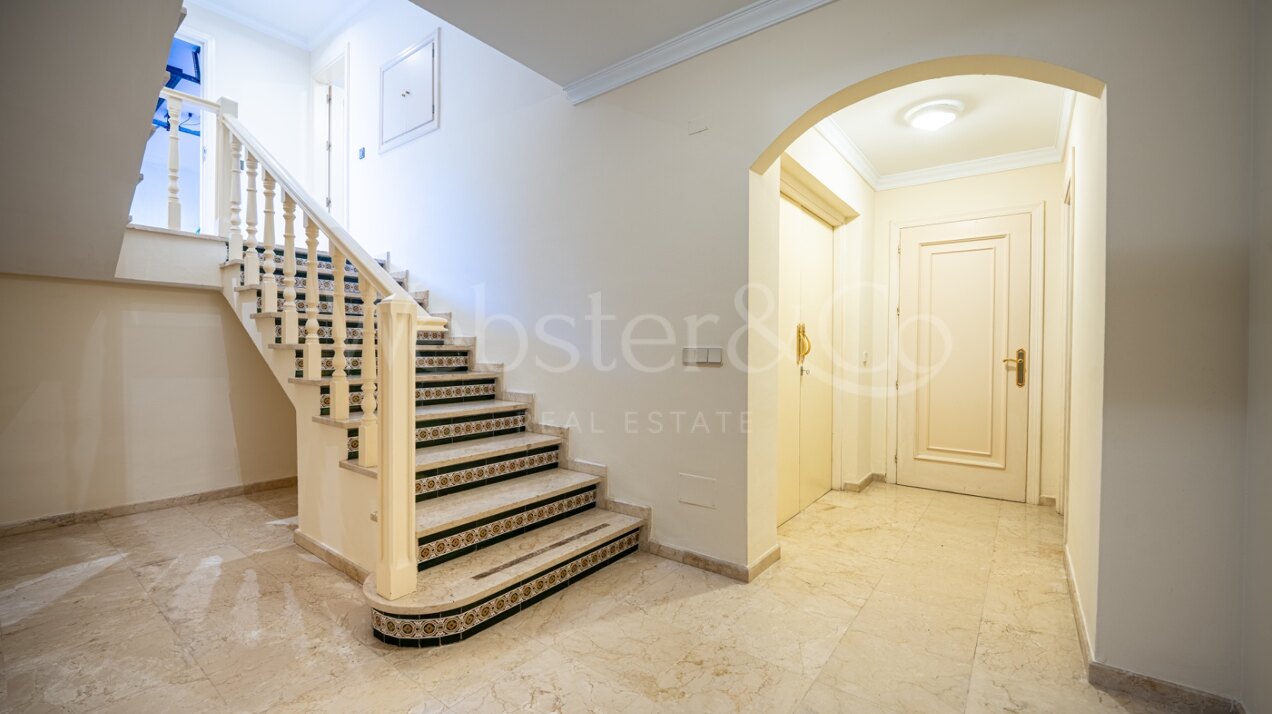 Villa La Fontana - Classical Luxury in Los Monteros