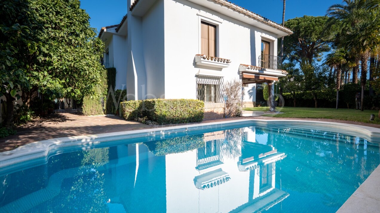 Villa La Fontana - Classical Luxury in Los Monteros