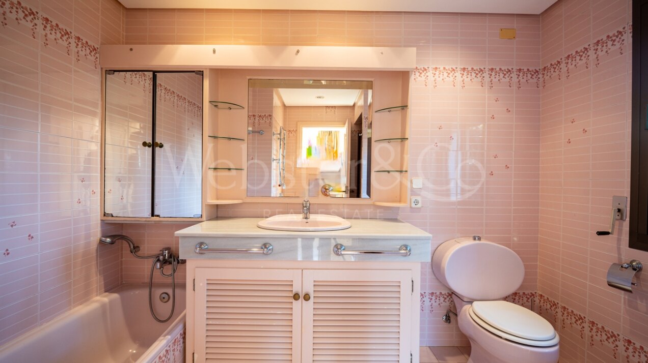 Villa La Fontana - Classical Luxury in Los Monteros