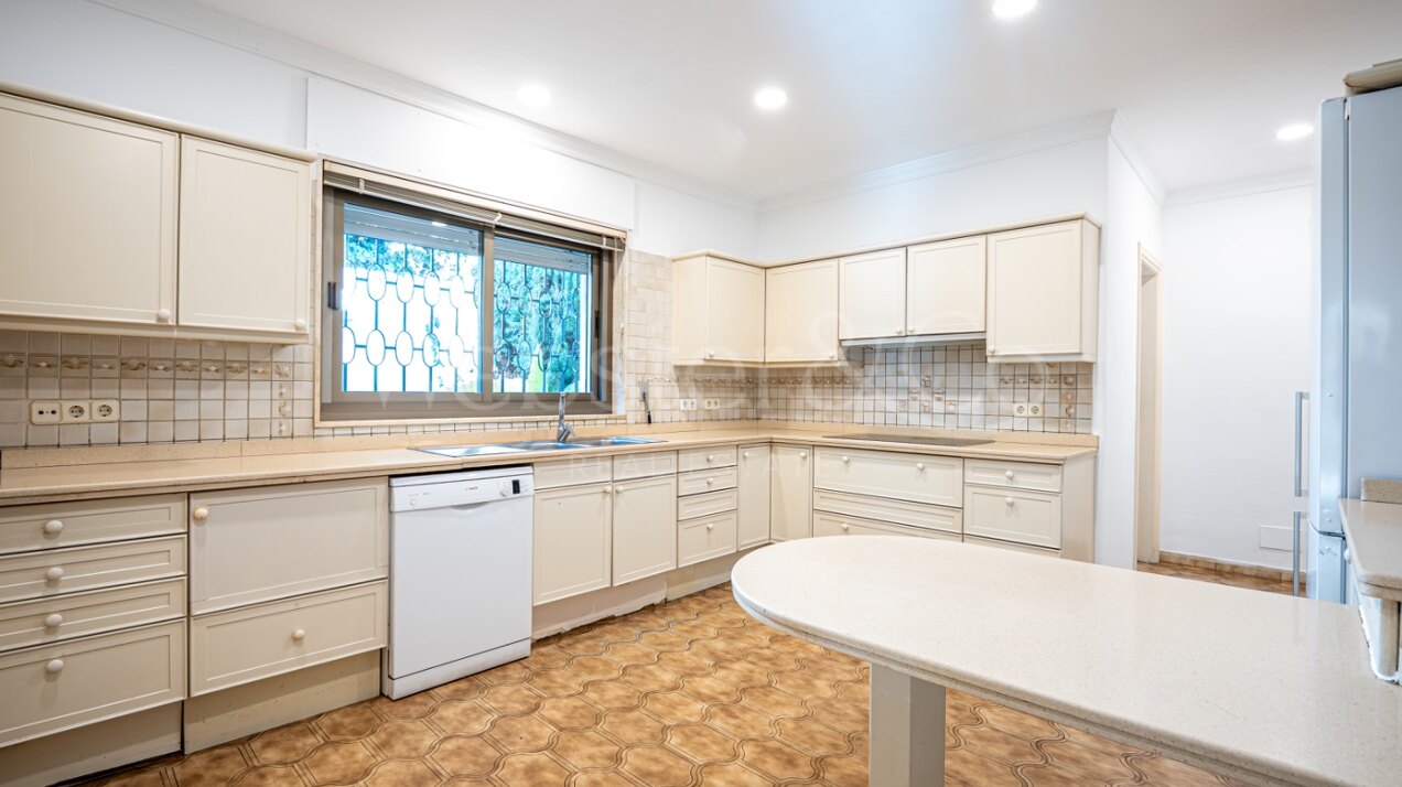 Villa La Fontana - Classical Luxury in Los Monteros