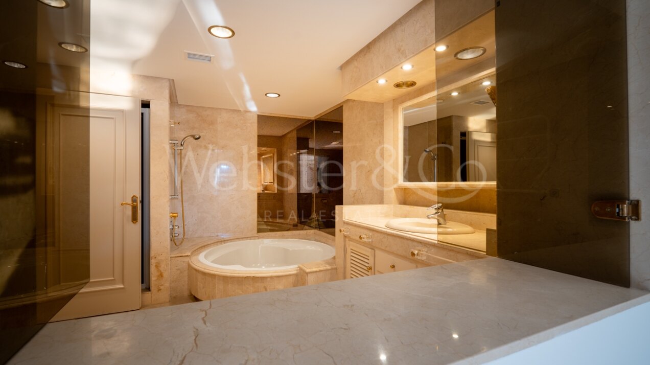 Villa La Fontana - Classical Luxury in Los Monteros