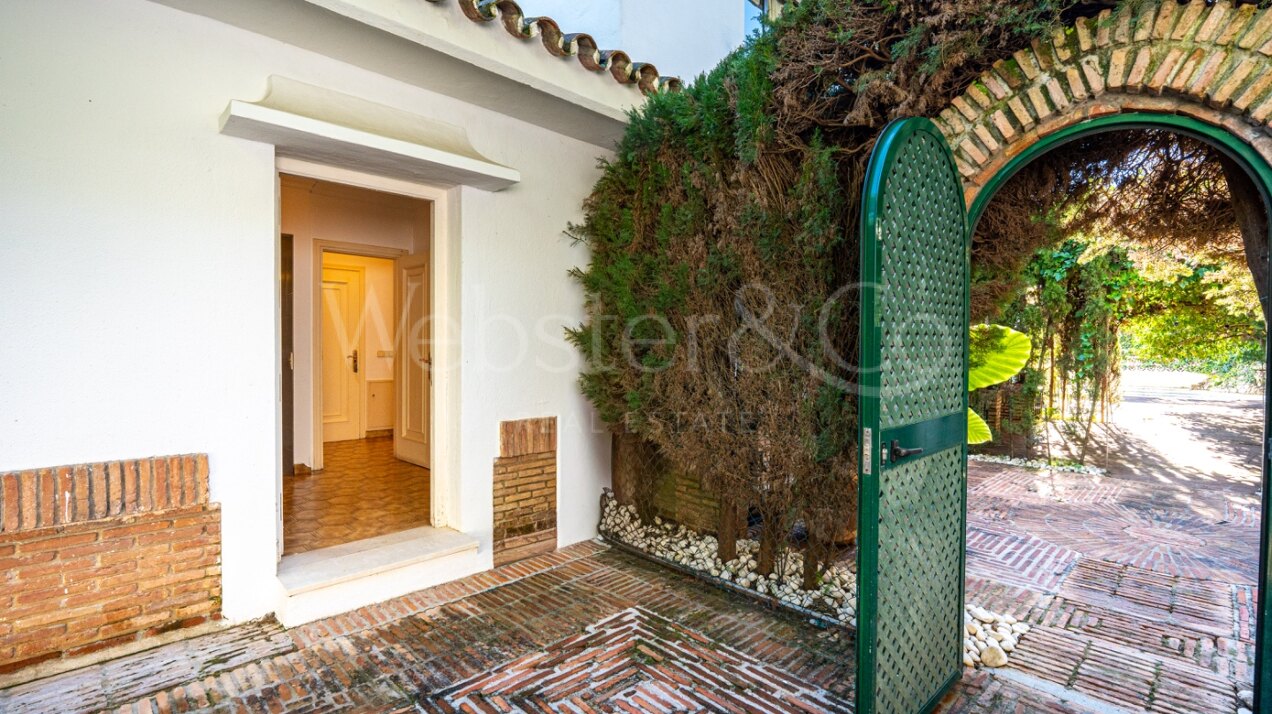 Villa La Fontana - Classical Luxury in Los Monteros