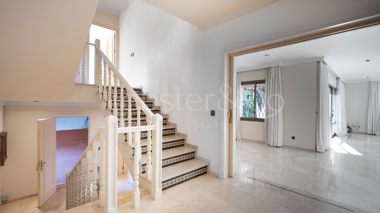 Villa La Fontana - Classical Luxury in Los Monteros