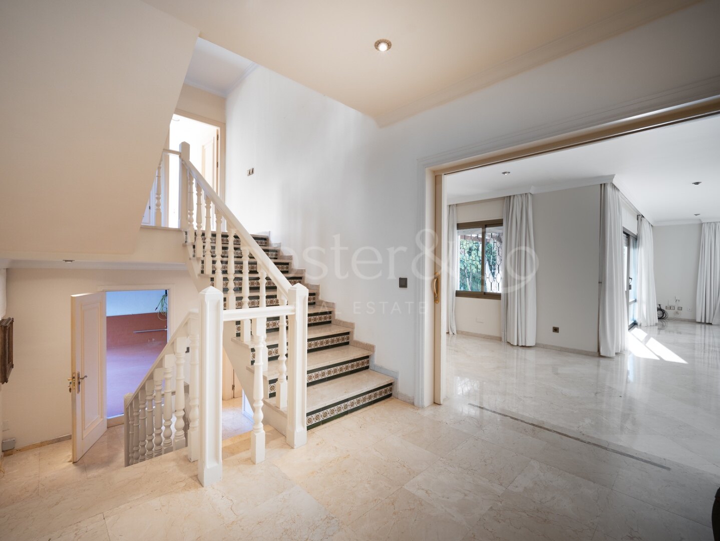 Villa La Fontana - Classical Luxury in Los Monteros