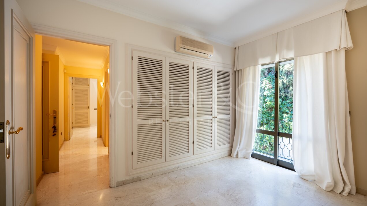 Villa La Fontana - Classical Luxury in Los Monteros