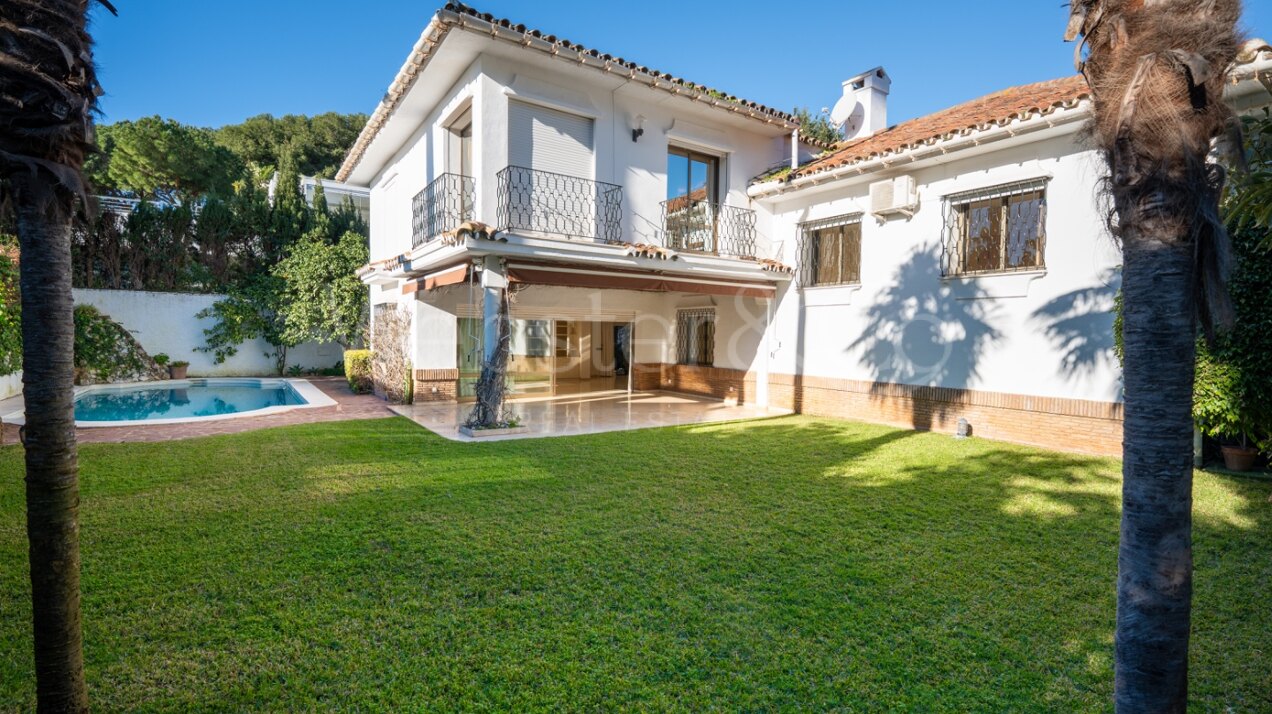 Villa La Fontana - Classical Luxury in Los Monteros