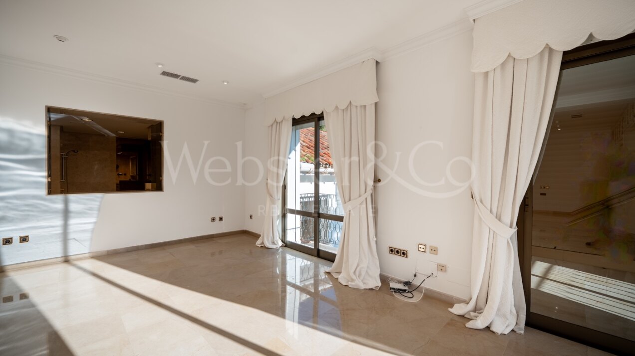 Villa La Fontana - Classical Luxury in Los Monteros