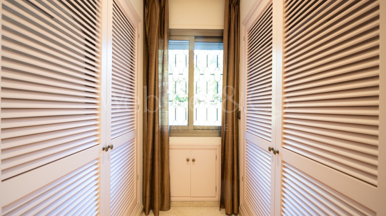 Villa La Fontana - Classical Luxury in Los Monteros