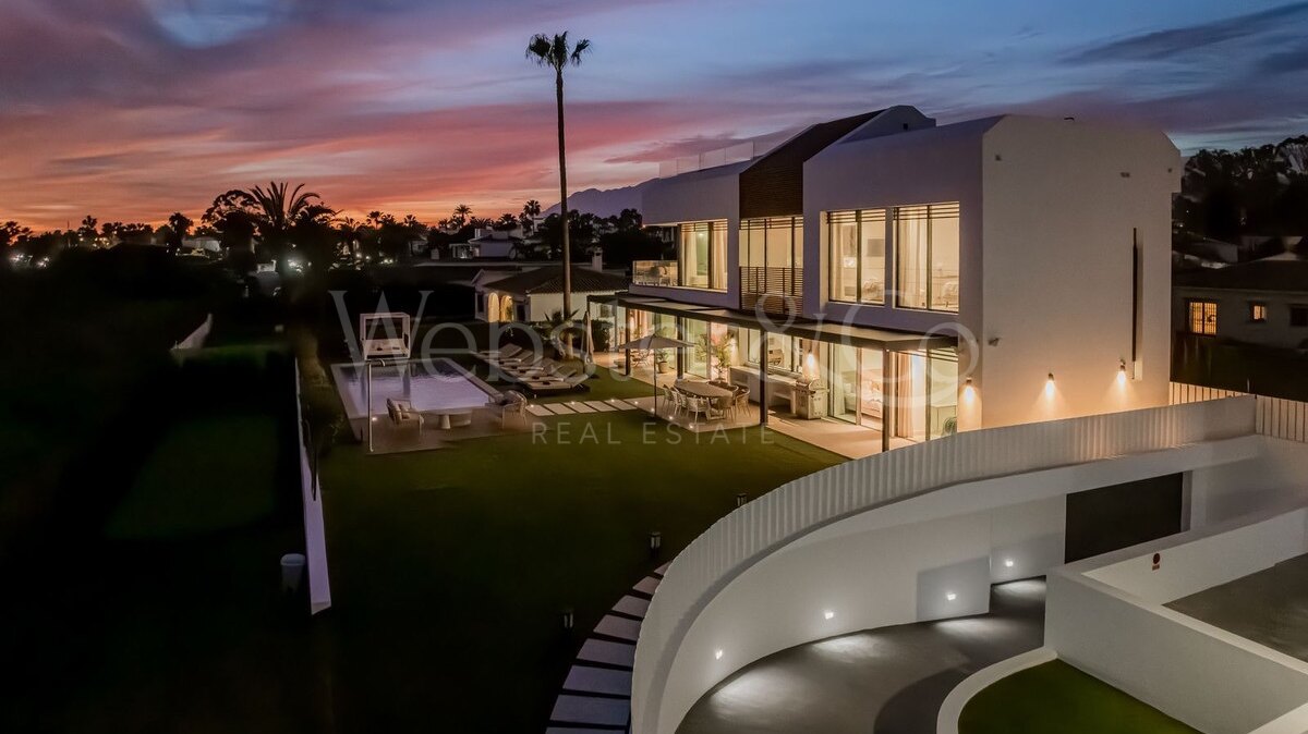 Villa Beach House 1 - Frontline on New Golden Mile