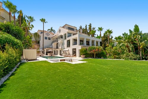 Property Highlights:- Panoramic sea views- La Concha mountain views- Prime Nueva Andalucía location- Six luxury bedrooms- Seven designer bathrooms- Private infinity pool- Home gym and cinema- Wine bodega- Modern open-plan design- Landscaped gardens