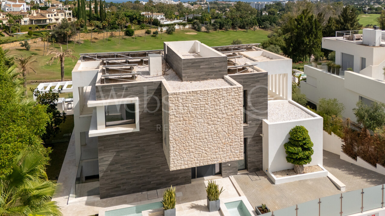 Leo 21B - Frontline Golf Villa in Nueva Andalucía