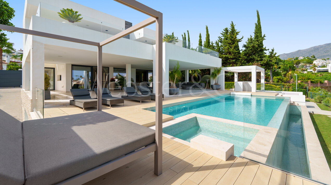 Leo 21B - Frontline Golf Villa in Nueva Andalucía