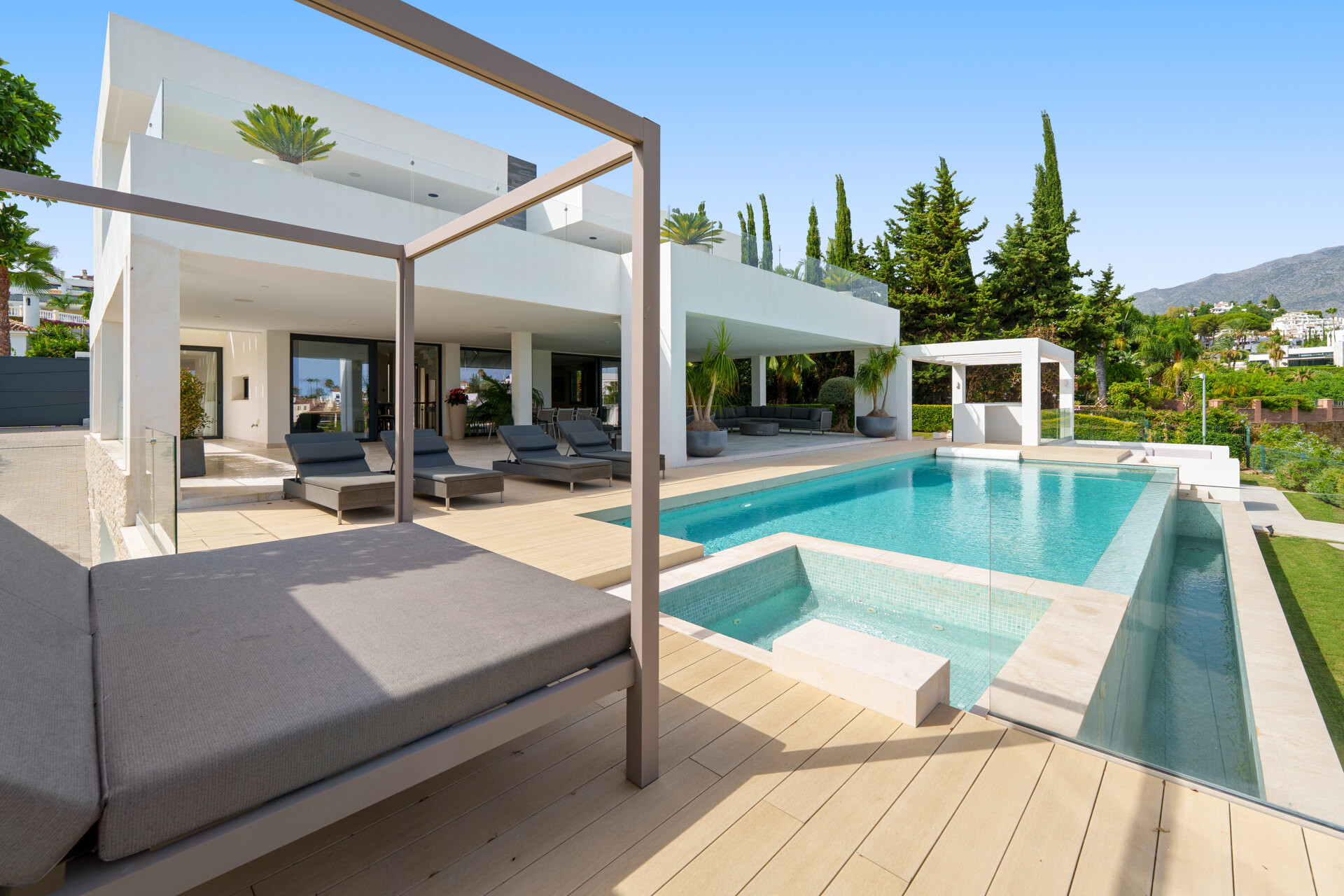 Leo 21B - Frontline Golf Villa in Nueva Andalucía