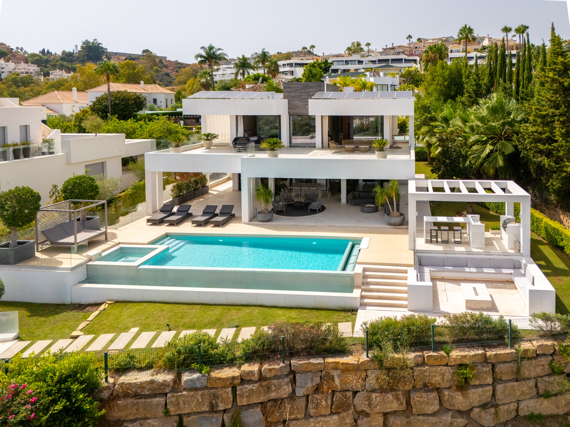 Leo 21B - Frontline Golf Villa in Nueva Andalucía