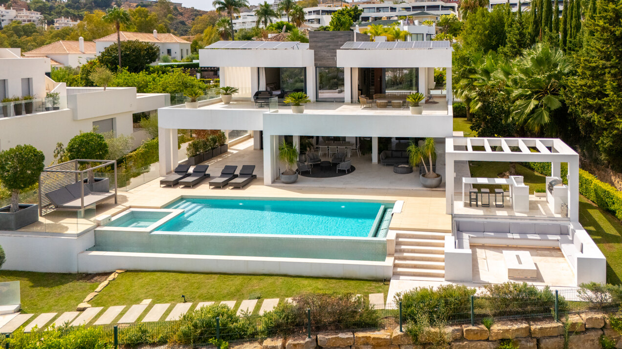 Leo 21B - Frontline Golf Villa in Nueva Andalucía